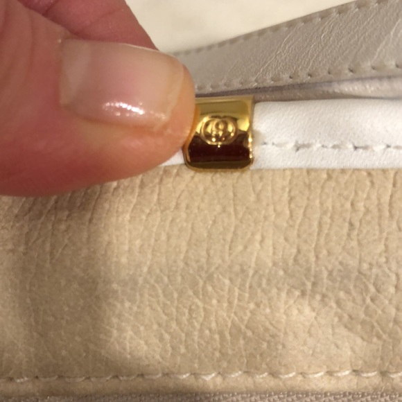 Gucci White and Cream Vintage Purse - Picture 8 of 16